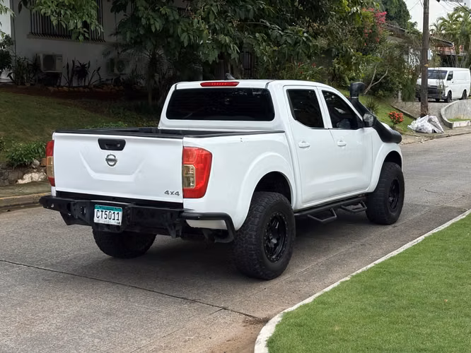 Nissan NP300 Manual 4x4 Full Extras  - Imagen 12