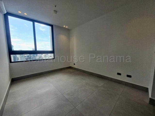 Alquiler de apartameto en exclusivo moderno PH ubicado en Punta Paitill
