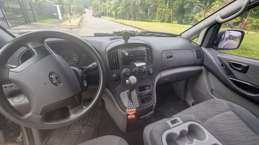 Hyundai H,000 km – 12 PAX! Poco Uso