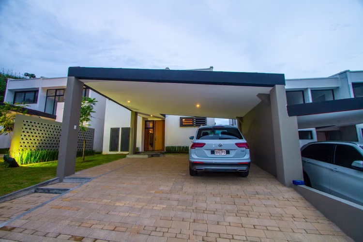 Se Vende Casa con terreno de 315 m2 en Barrio Alto