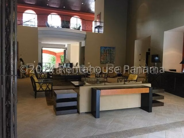 Alquilo Apartamento en Clayton