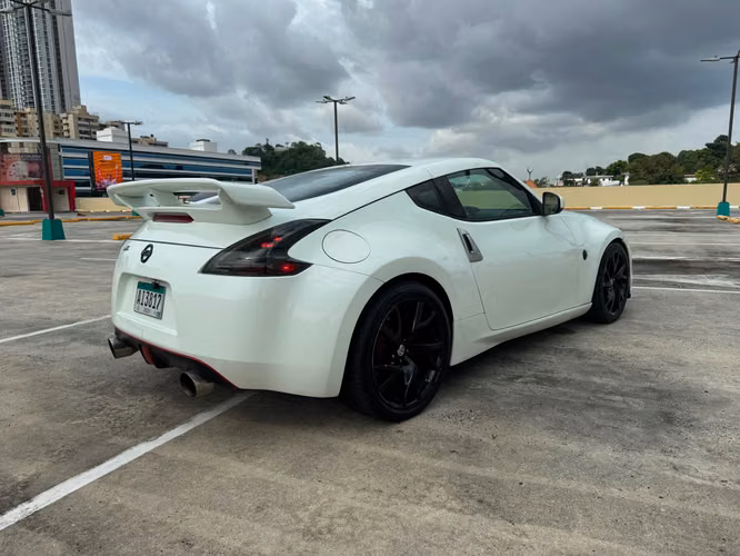 NISSAN 370Z 2014 14,900.00$