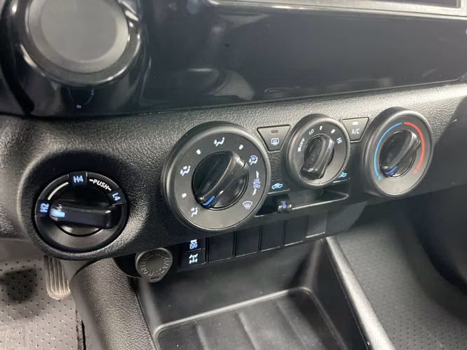 TOYOTA HILUX - 2025 - PPHX - Automarket