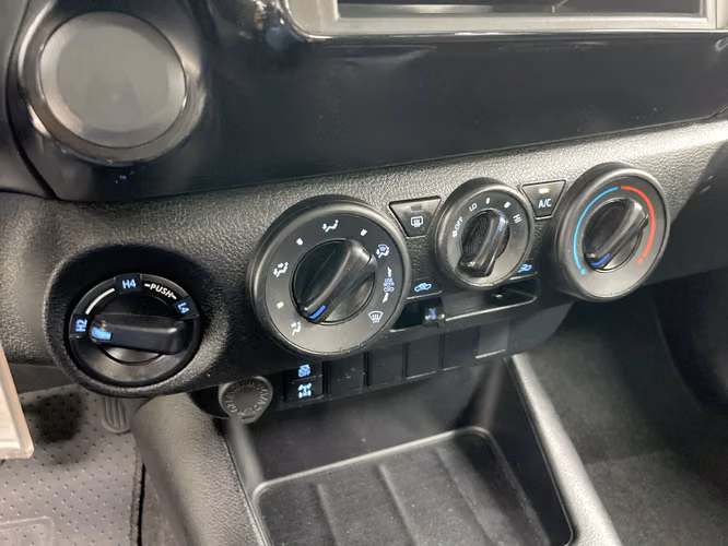 TOYOTA HILUX - 2024 - PPHX - Automarket - Imagen 9