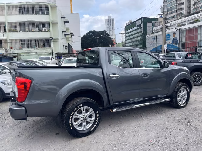 NISSAN FRONTIER 2024 MANUAL 4X4 - Imagen 3