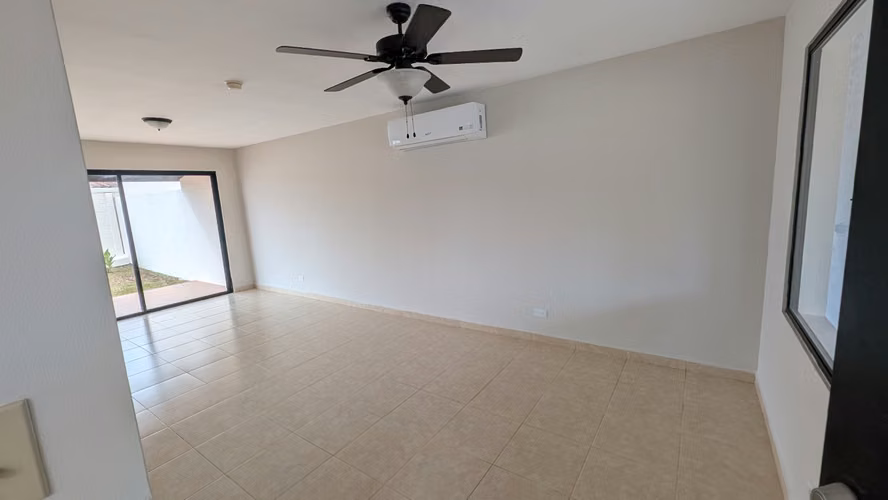 Hermosa Casa Unifamiliar en Arboledas (Los Robles)