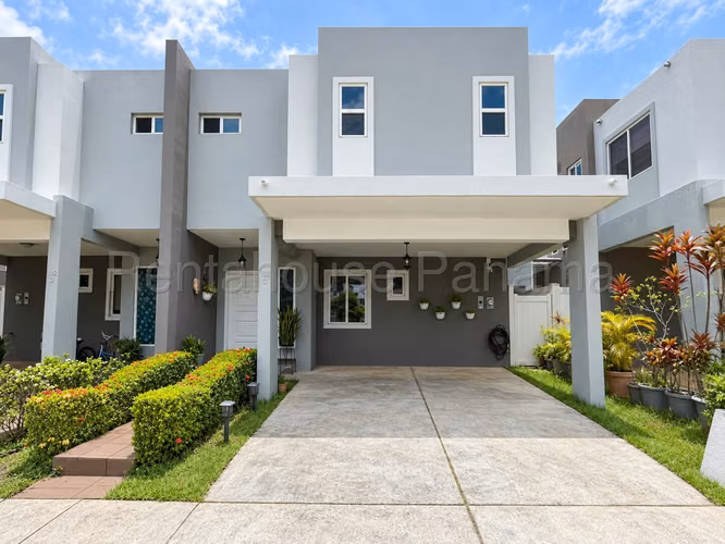 IS SOLD HOUSE ON WALK FROM THE NORTH LA27-2427