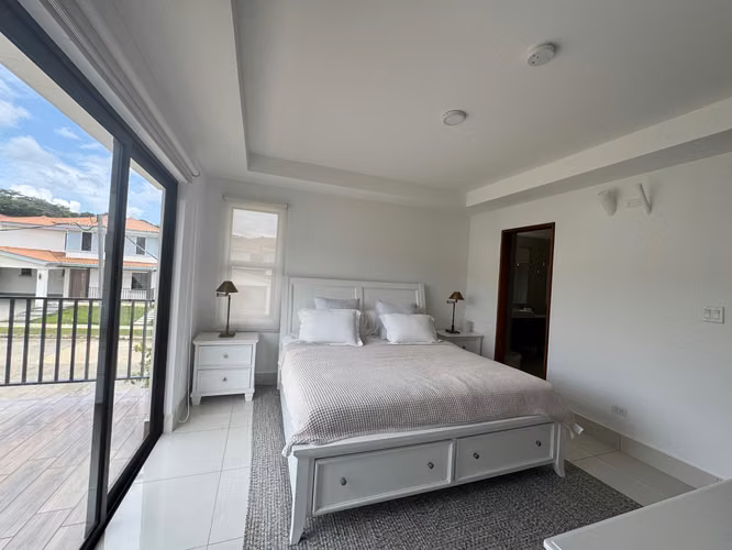 Venta de Casa en exclusivo residencial para estrenar en Costa Verde