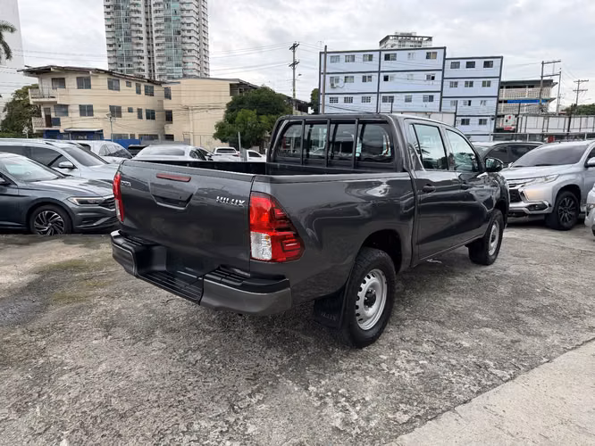 Toyota Hilux 2023 - Imagen 5