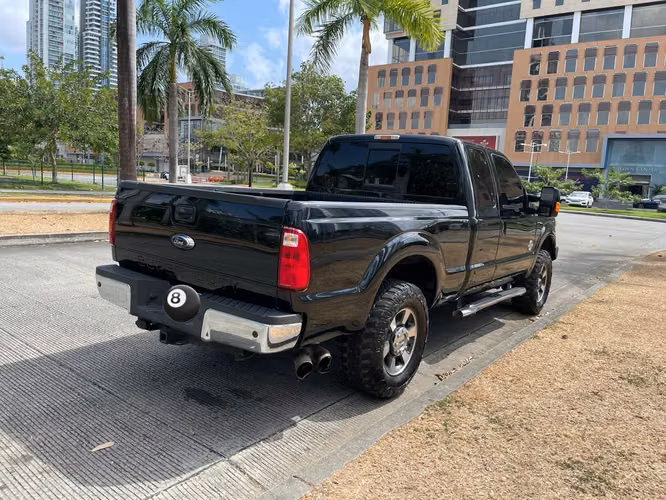 Ford F-250 Super Duty Lariat 2016 - 6.7L V8 Turbo Diésel - Impresionante Estado