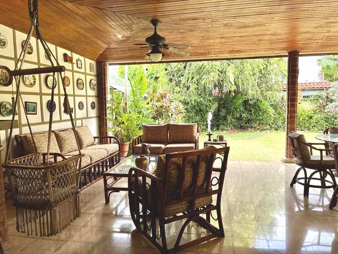 Venta de cálida casa con patio, terraza y depósito en Altos de La Loma – Pueblo Nuevo - Imagen 13