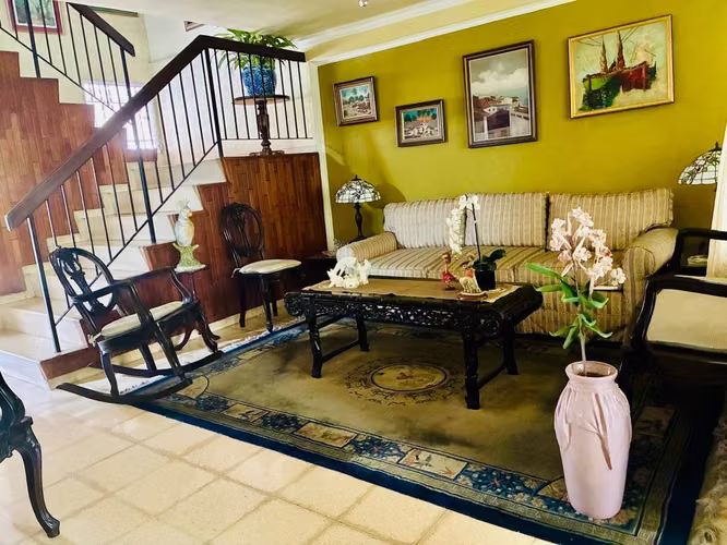 Venta de cálida casa con patio, terraza y depósito en Altos de La Loma – Pueblo Nuevo - Imagen 3