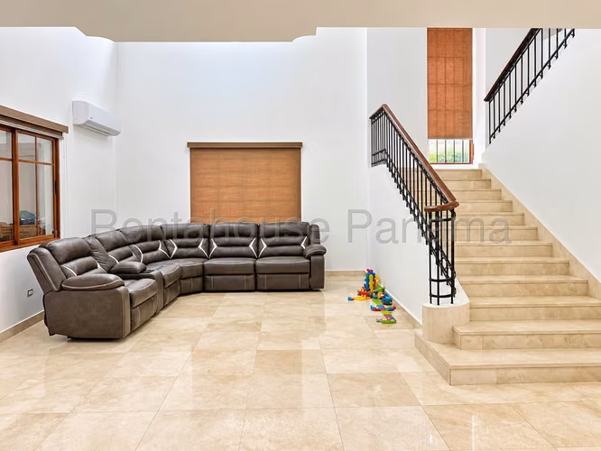 Se Vende Casa en Clayton YDU - Imagen 2
