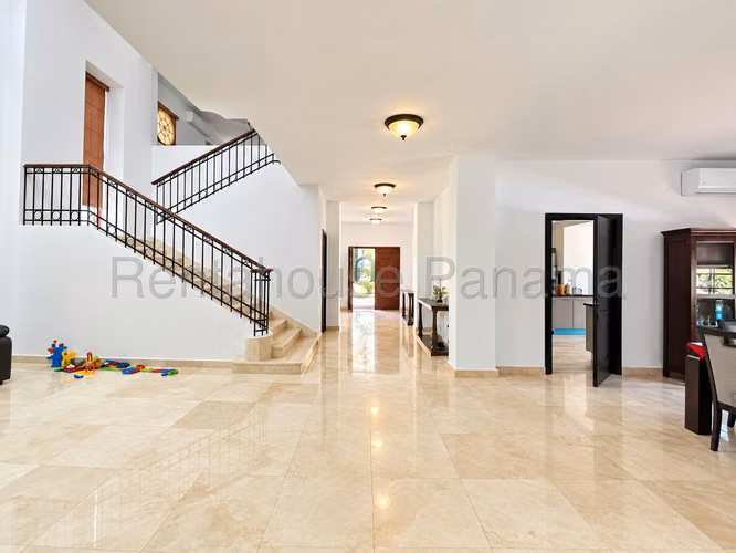 Se Vende Casa en Clayton YDU - Imagen 3