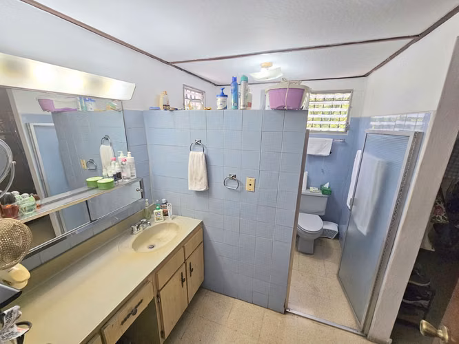Venta de Casa en Esquina con Enorme Patio en Altos de La Loma - Pueblo Nuevo. Precio Negociable - Imagen 13