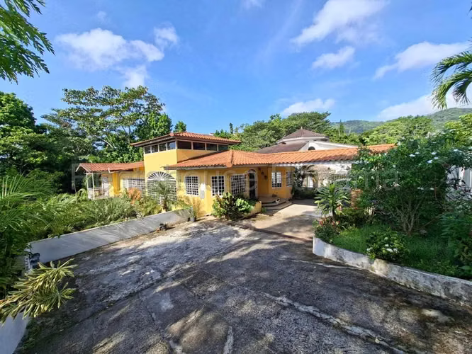Venta Casa de Ensueño con Cascadas Naturales, Piscina y Cabaña en Las Cumbres