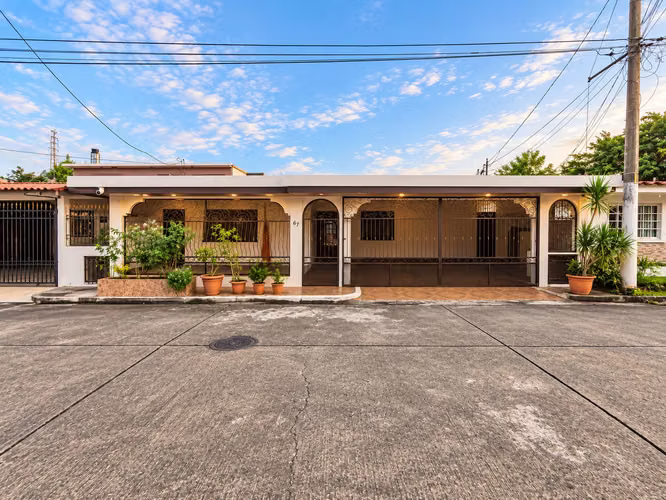 Se Vende casa en Castilla de Oro Condado del Fey