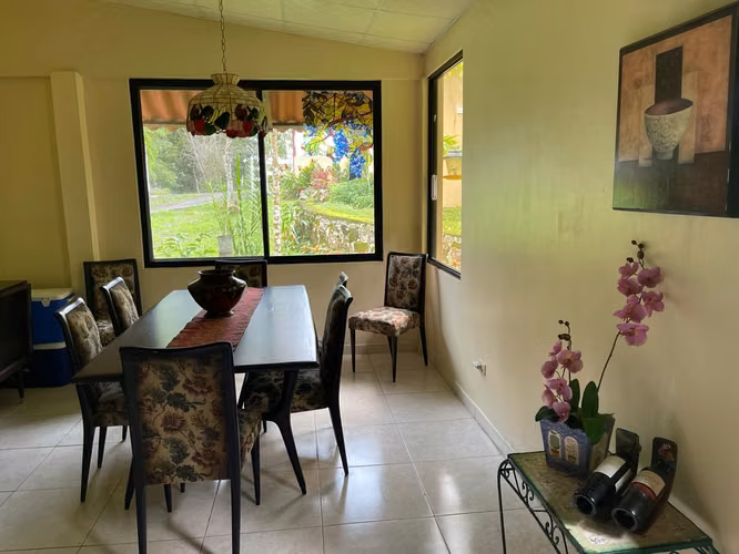 VENTA - HERMOSA CASA CON AMPLIO TERRENO EN CERRO AZUL (2,193 m²)   - Imagen 3