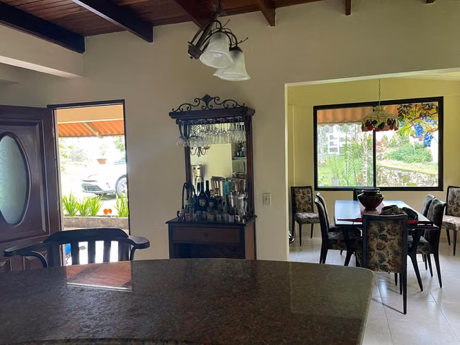 VENTA - HERMOSA CASA CON AMPLIO TERRENO EN CERRO AZUL (2,193 m²)   - Imagen 4