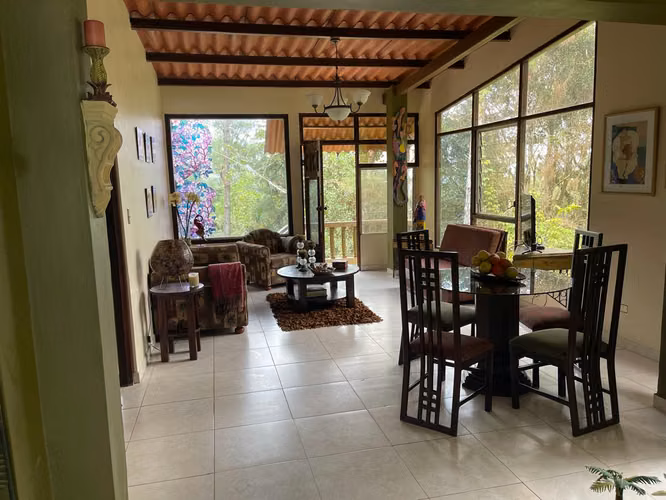 VENTA - HERMOSA CASA CON AMPLIO TERRENO EN CERRO AZUL (2,193 m²)   - Imagen 2