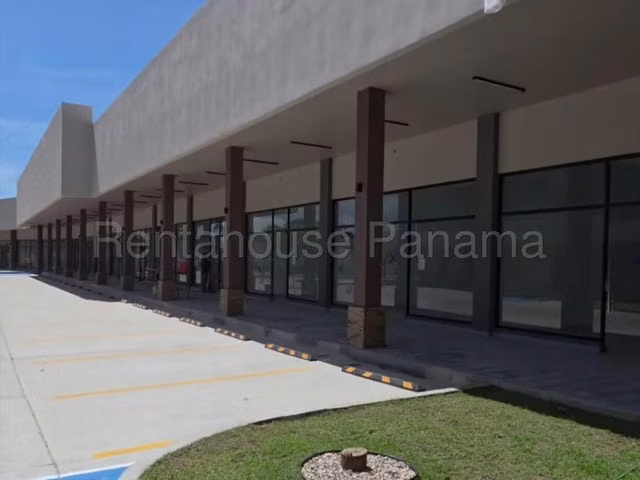 Alquila y estrena local nuevo para tu negocio en Alborada, Colón - Imagen 6