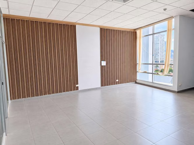 Oficina en Alquiler – 81.3 m² | 2 Estacionamientos - Imagen 3
