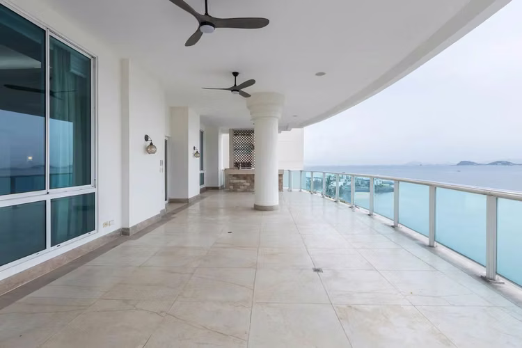 Apartamento en Punta Pacifica I linea blanca I con terraza y 2 depósitos - Imagen 9