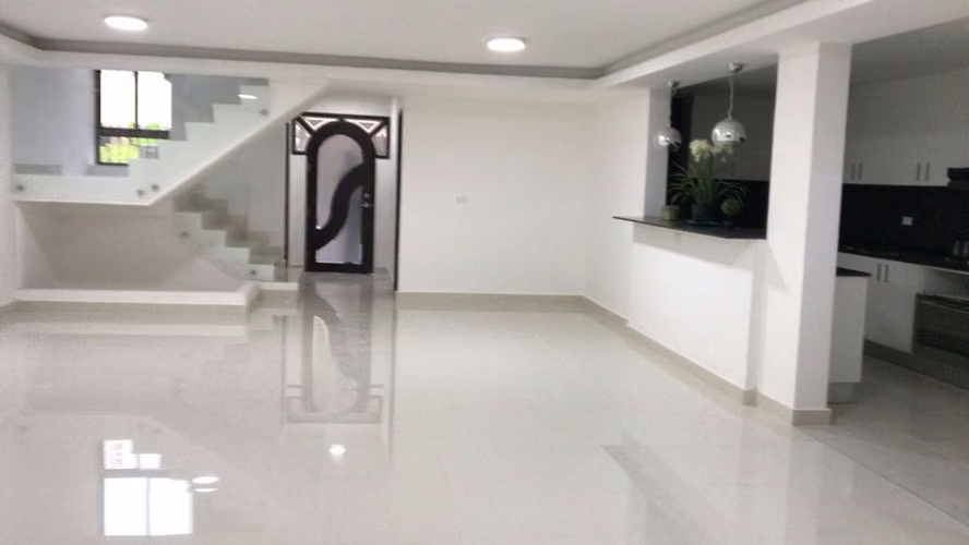 Casa en San Francisco I 4 Rec I con terraza y remodelada - Imagen 2