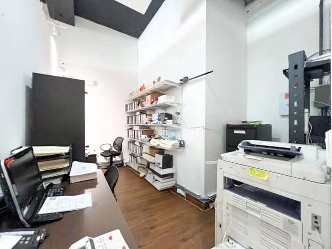 LOCAL SHOWROOM OFICINA  - Imagen 8