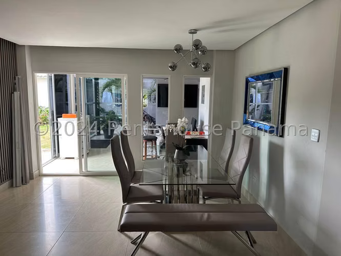 Venta de Casa Semi-amoblada en Chorrera Rolling Hills EC - Imagen 4