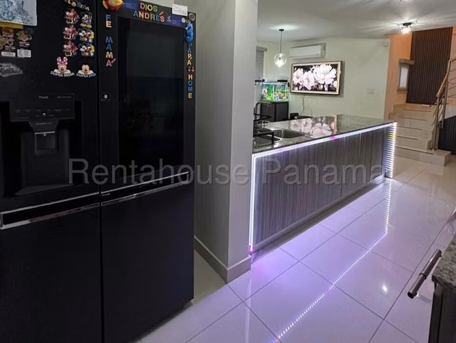 Venta de Casa Amoblada en Chorrera Riverview EC