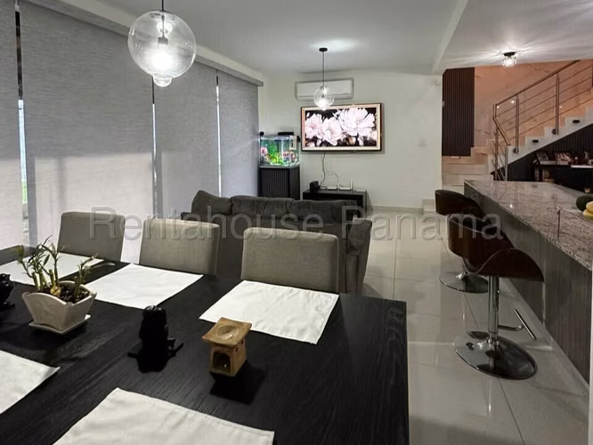Venta de Casa Amoblada en Chorrera Riverview EC