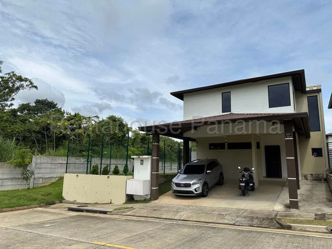 Venta de Casa Amoblada en Chorrera Riverview EC