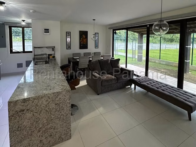 Venta de Casa Amoblada en Chorrera Riverview EC