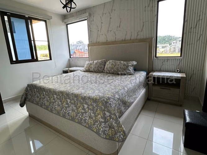 Venta de Casa Amoblada en Chorrera Riverview EC
