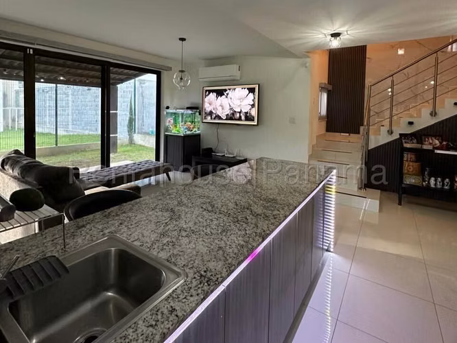 Venta de Casa Amoblada en Chorrera Riverview EC