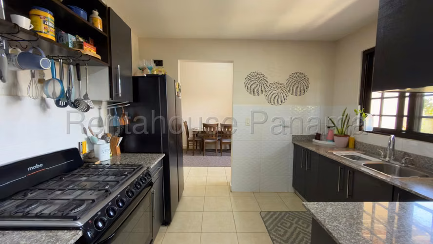 Vendo Casa de 300m2 en Chorrera Sunset Hills 27-1927SRZ