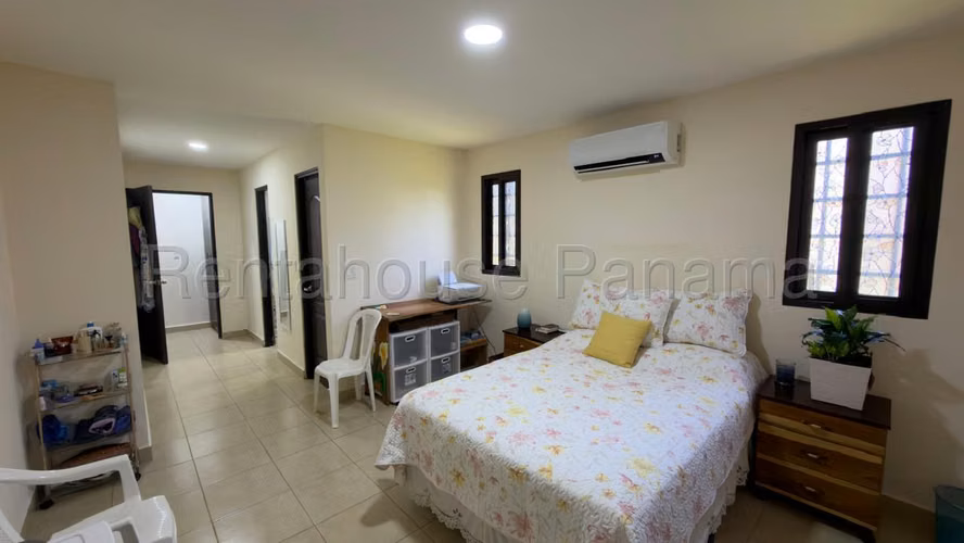 Vendo Casa de 300m2 en Chorrera Sunset Hills 27-1927SRZ