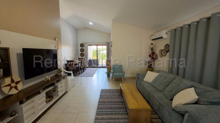 Vendo Casa de 300m2 en Chorrera Sunset Hills 27-1927SRZ