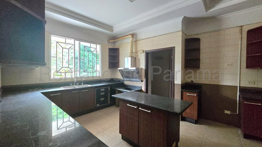 Vendo Casa de 431.90m2 en Altos de Panama Altos del Country 27-2453SRZ - Imagen 8