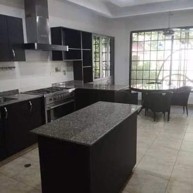 ALQUILER DE CASA CON PISCINA, ALBROOK (6)