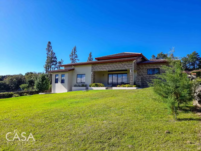 Casa Excepcional con Excelentes Vistas en Venta en Cerro Verde Estates, Boquete, Panamá - cs id: 146945