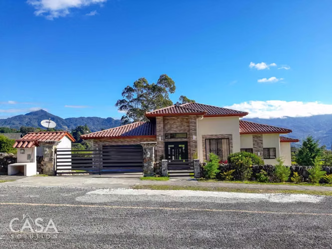 Casa Excepcional con Excelentes Vistas en Venta en Cerro Verde Estates, Boquete, Panamá - cs id: 146945