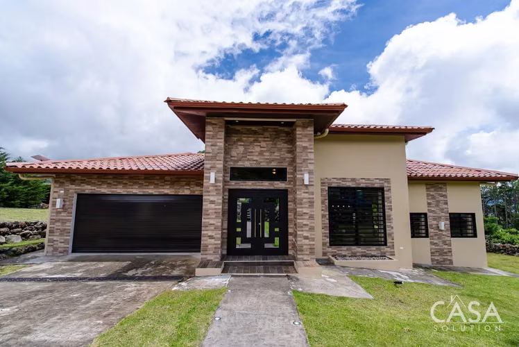 Casa Excepcional con Excelentes Vistas en Venta en Cerro Verde Estates, Boquete, Panamá - cs id: 146945