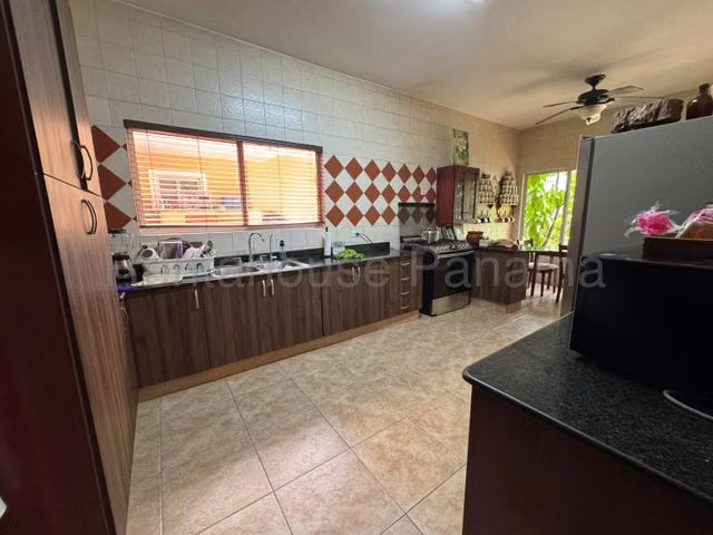 VENTA DE CASA EN COSTA DEL ESTE  - Imagen 13