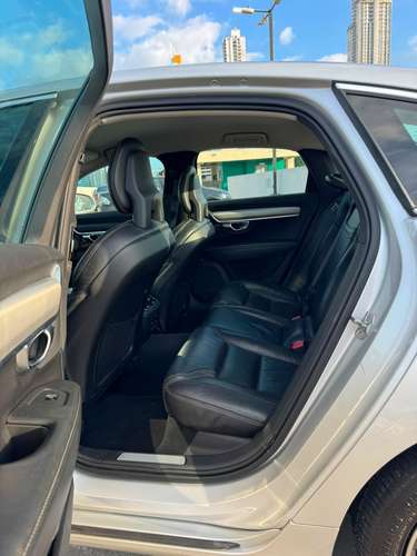 VOLVO S,900.00$