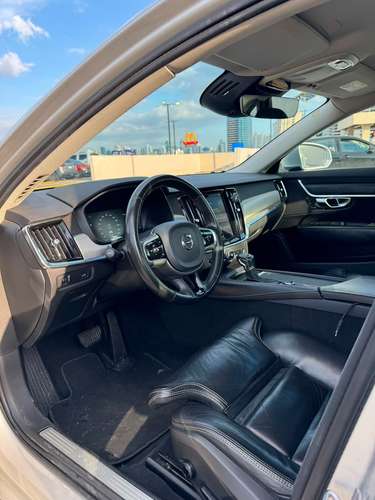 VOLVO S,900.00$