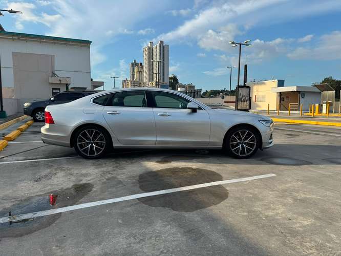 VOLVO S,900.00$