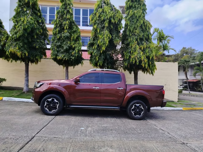 NISSAN NP AUTOMÁTICA 4X4 NEGOCIABLE r - Imagen 11
