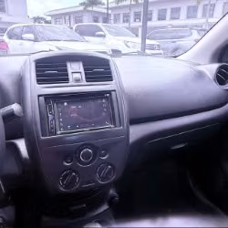 ¡COMO NUEVO! – NISSAN VERSA 2018 - Imagen 7